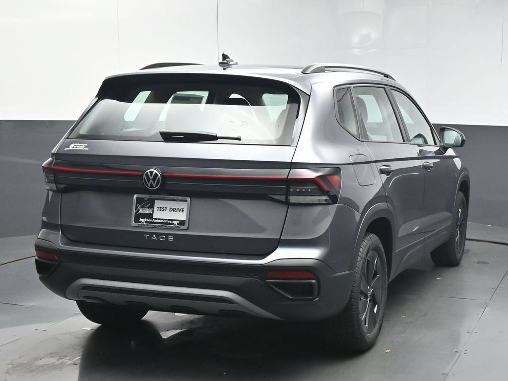 Used 2025 Volkswagen Taos SE FWD image 7
