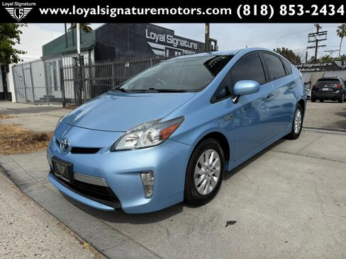 Used 2015 Toyota Prius Prime Plug-In Hybrid image 3