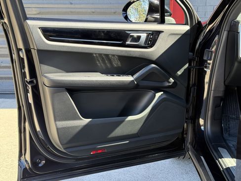 Used 2019 Porsche Cayenne image 9