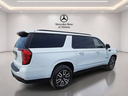 Used 2024 GMC Yukon XL AT4 w/ Technology Package AWD/4WD image 8