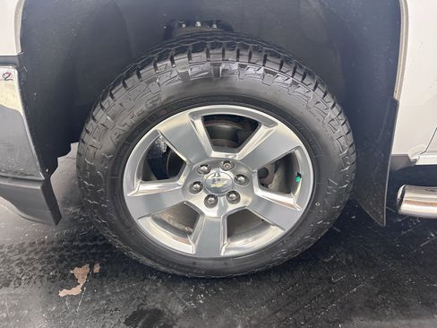 Used 2018 Chevrolet Silverado 1500 LT w/ All Star Edition image 19