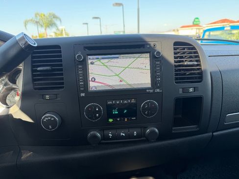 Used 2013 GMC Sierra 1500 4x4 Crew Cab Hybrid image 17