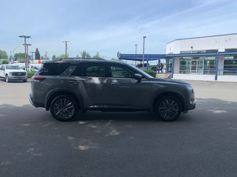 Used 2022 Nissan Pathfinder SL w/ SL Premium Package AWD/4WD image 8