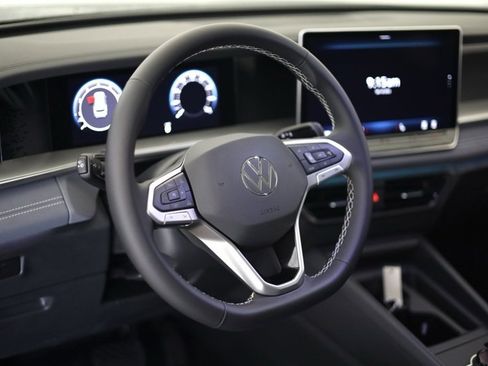 New 2025 Volkswagen Tiguan SE image 12