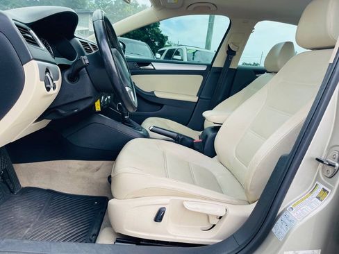 Used 2013 Volkswagen Jetta SE FWD image 12