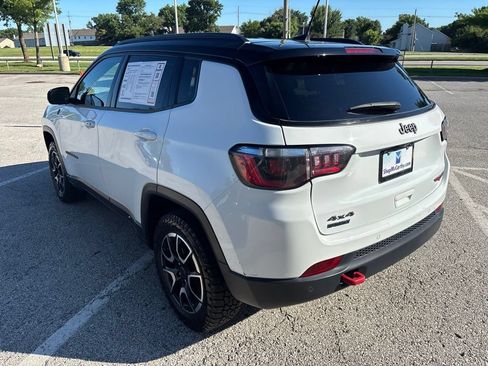 Used 2025 Jeep Compass Trailhawk AWD/4WD image 19