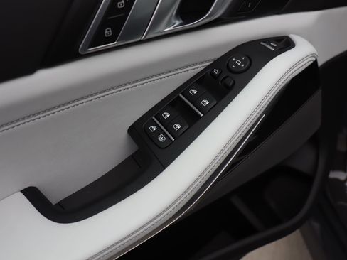 Used 2026 BMW X7 xDrive40i w/ Dynamic Handling Package image 18