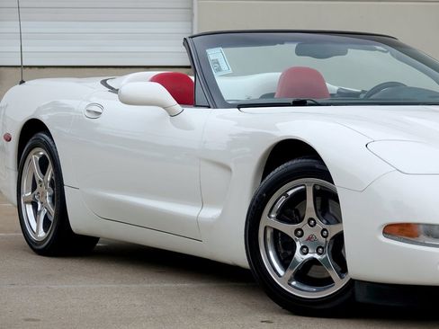 Used 2001 Chevrolet Corvette Convertible w/ Preferred Equipment Group2 image 15