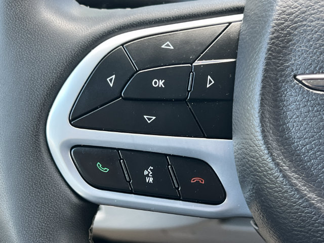 Used 2023 Chrysler Pacifica Touring-L FWD image 21