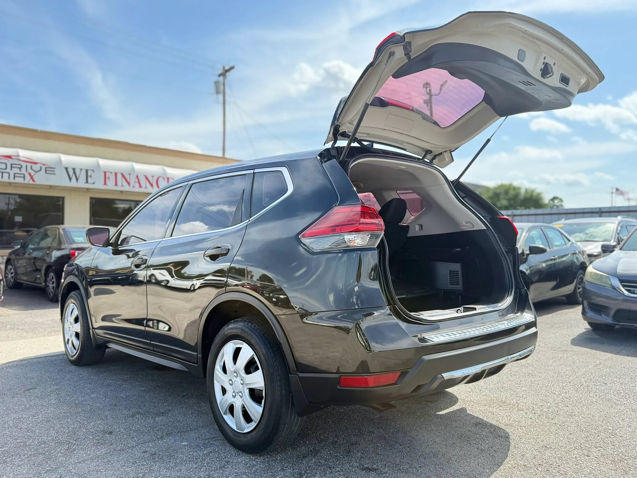 Used 2017 Nissan Rogue S AWD/4WD image 39