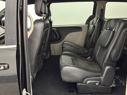 Used 2019 Dodge Grand Caravan SXT image 21