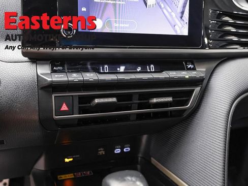 Used 2025 Toyota Camry SE FWD image 19