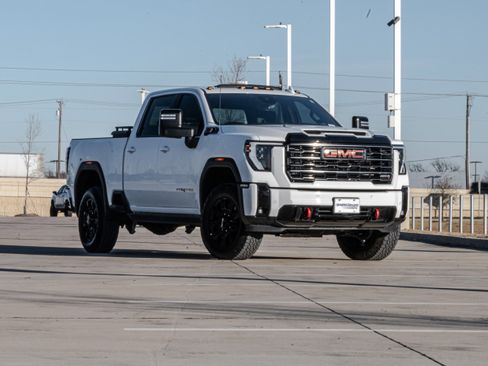 Used 2025 GMC Sierra 2500 AT4 w/ AT4 Premium Plus Package image 2