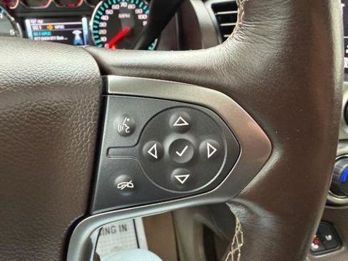 Used 2017 Chevrolet Suburban Premier image 28