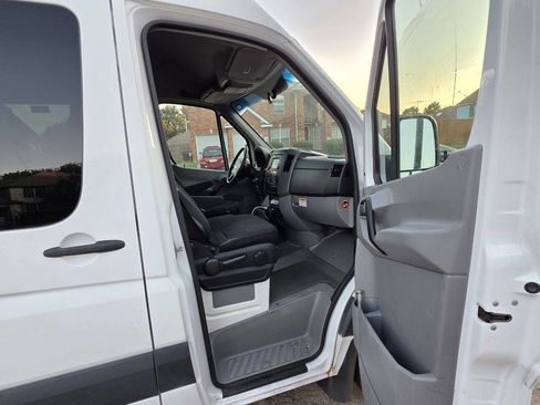 Used 2014 Freightliner Sprinter 2500 image 9