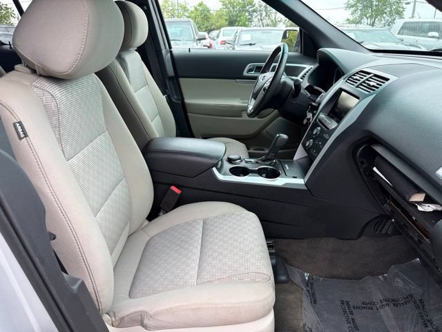 Used 2015 Ford Explorer XLT w/ Equipment Group 201A AWD/4WD image 29