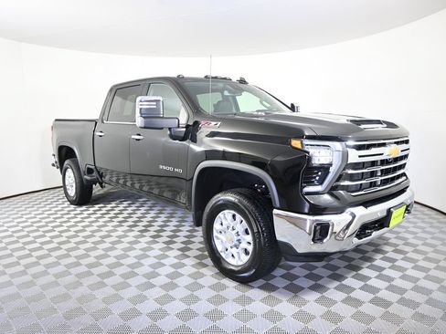 Used 2025 Chevrolet Silverado 3500 LTZ w/ LTZ Convenience Package AWD/4WD image 10