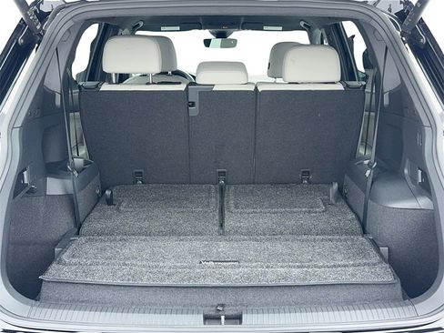 Used 2022 Volkswagen Tiguan SE R-Line image 12