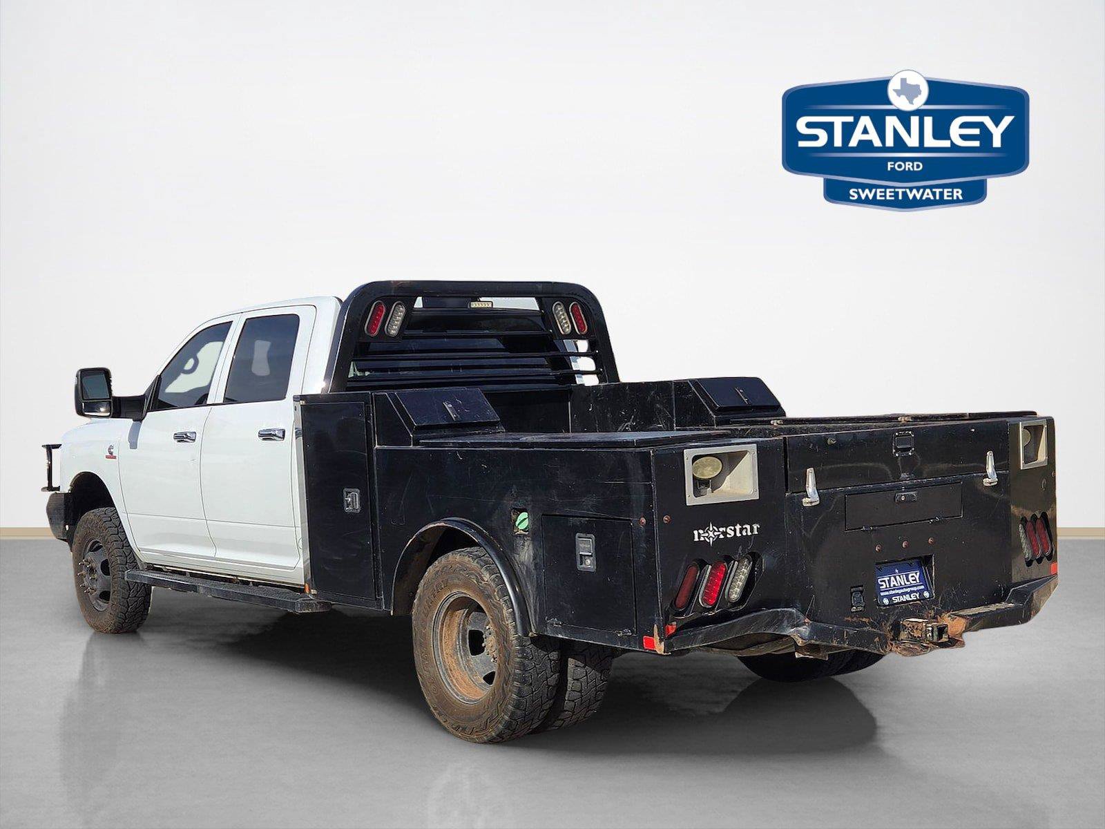 Used 2024 RAM 3500 Tradesman w/ Chrome Appearance Group AWD/4WD image 7