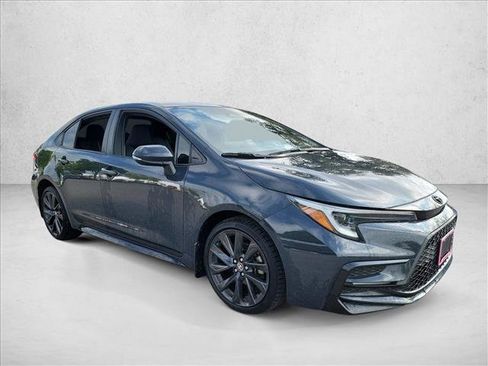 Used 2023 Toyota Corolla SE image 3
