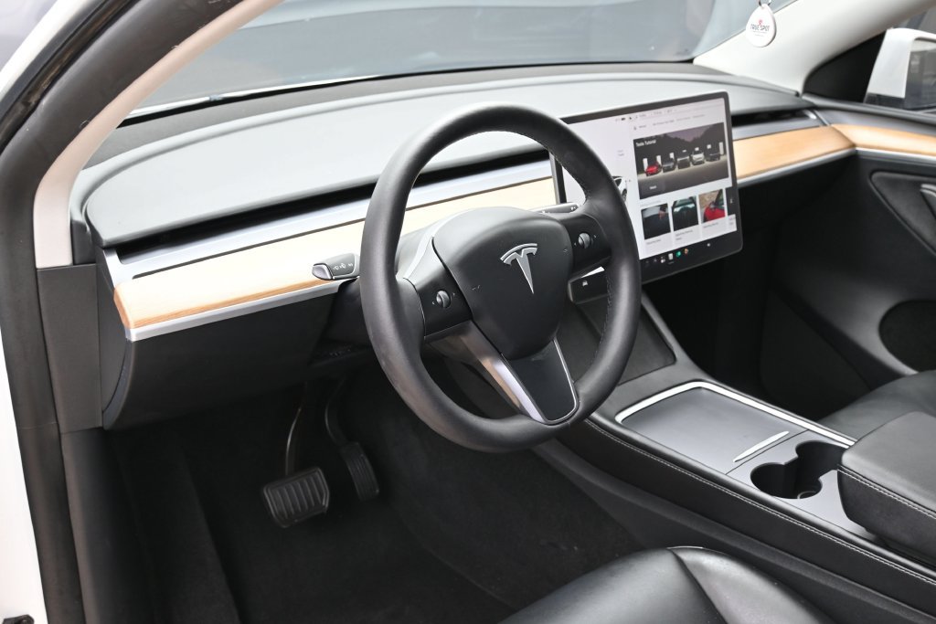 Used 2023 Tesla Model Y Long Range AWD/4WD image 18