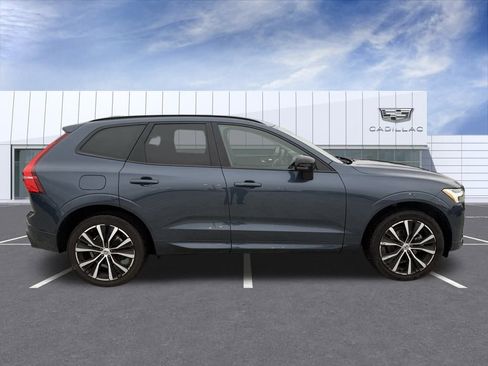 Used 2024 Volvo XC60 B5 Plus image 2