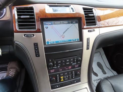 Used 2012 Cadillac Escalade Platinum image 29