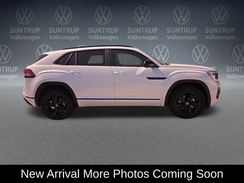 Used 2025 Volkswagen Atlas Cross Sport SEL R-Line AWD/4WD image 3