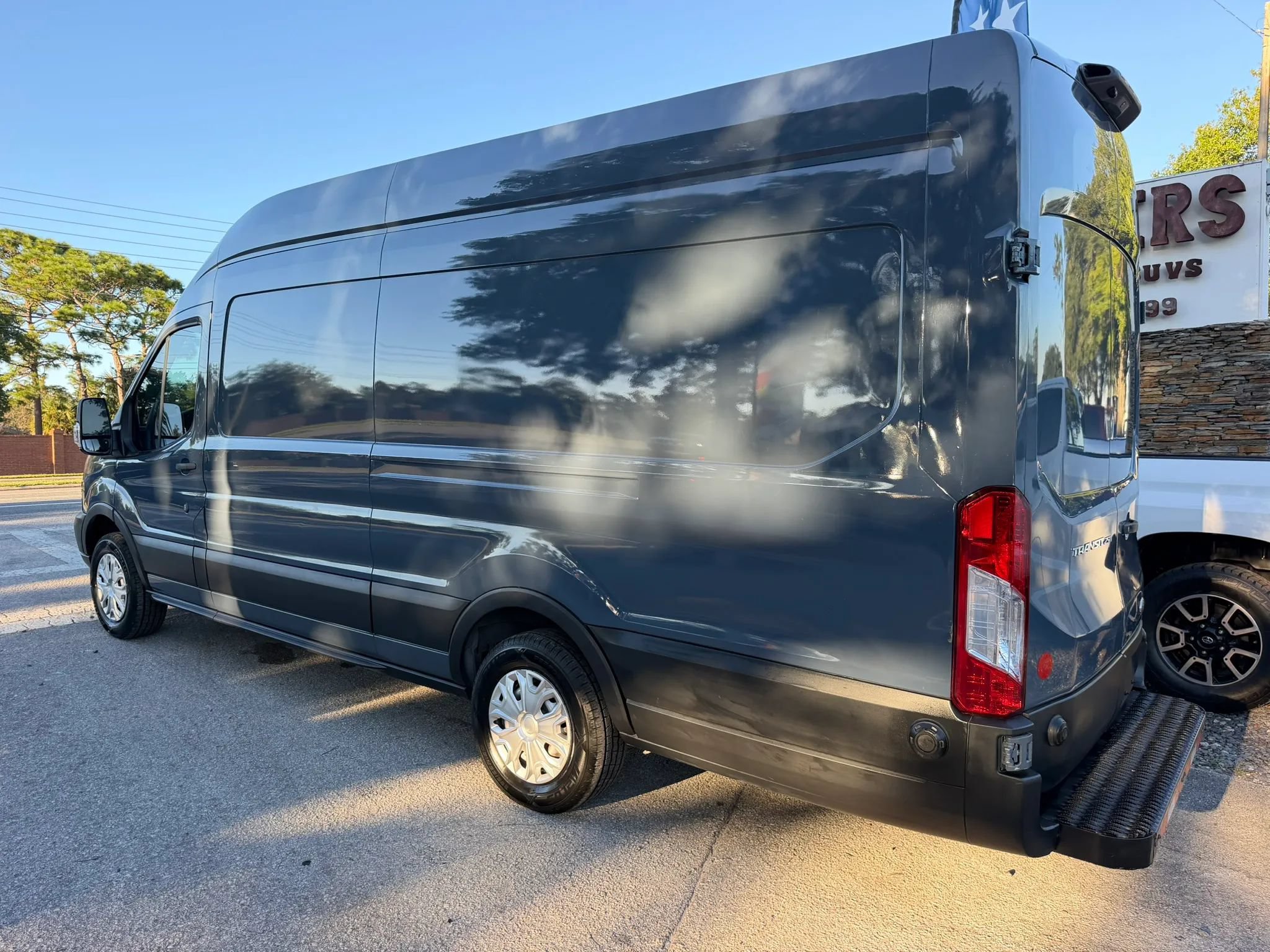 Used 2019 Ford Transit 250 148 High Roof Extended RWD image 4