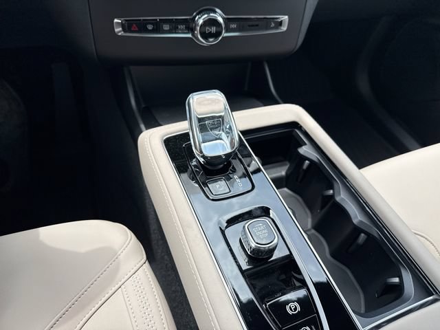 New 2026 Volvo XC90 T8 Plus w/ Protection Package Premier AWD/4WD image 22