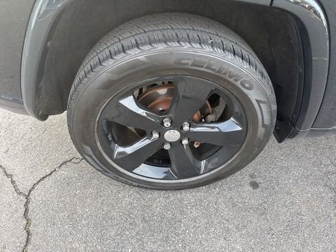 Used 2014 Jeep Grand Cherokee Overland image 9