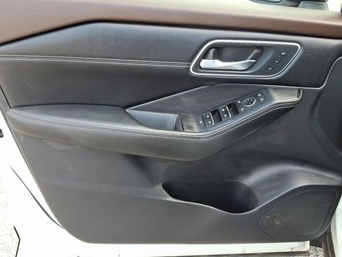 Certified 2022 Nissan Rogue Platinum w/ Head-Up Display Package image 13