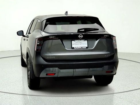 Used 2025 Nissan Kicks SV AWD/4WD image 6