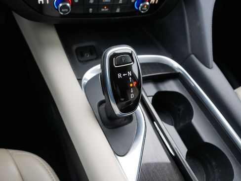 Used 2019 Buick Enclave Essence image 24