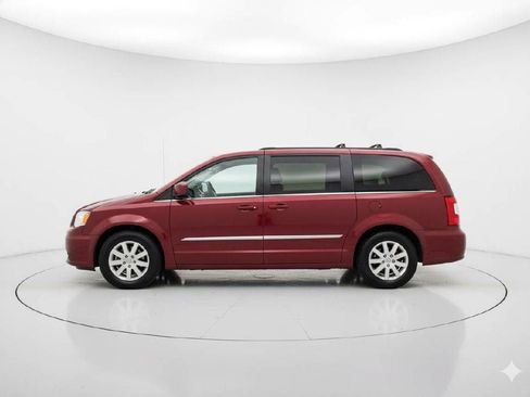 Used 2014 Chrysler Town & Country Touring image 8
