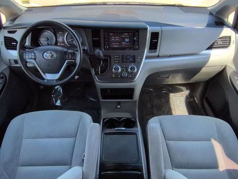 Used 2018 Toyota Sienna LE FWD image 15