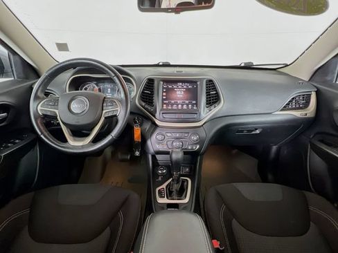 Used 2016 Jeep Cherokee Latitude w/ Cold Weather Group AWD/4WD image 23