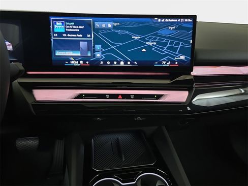 Used 2025 BMW i5 xDrive40 w/ Premium Package image 23