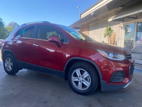 Used 2019 Chevrolet Trax LT w/ LT Convenience Package FWD image 21