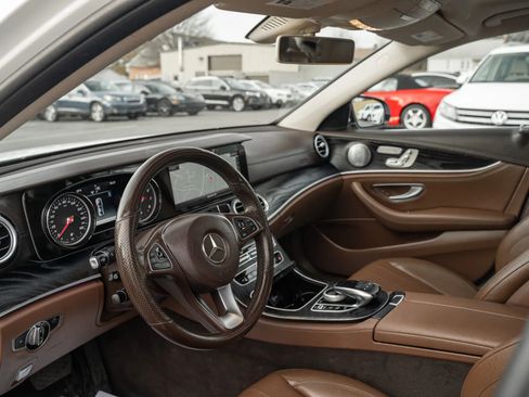 Used 2018 Mercedes-Benz E 300 E 300 4MATIC Sedan 4D w/ Premium 1 Package image 6