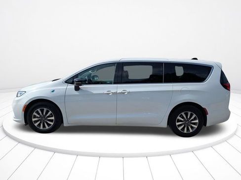 Used 2024 Chrysler Pacifica Limited FWD image 7