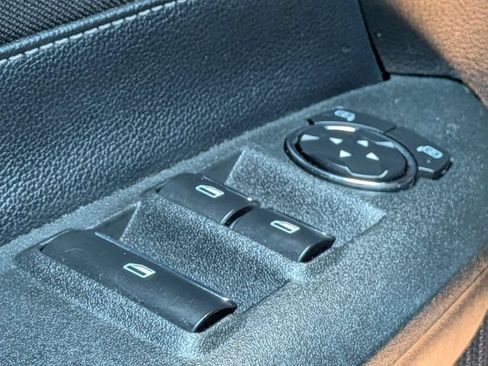Used 2019 Ford Mustang Convertible RWD image 24