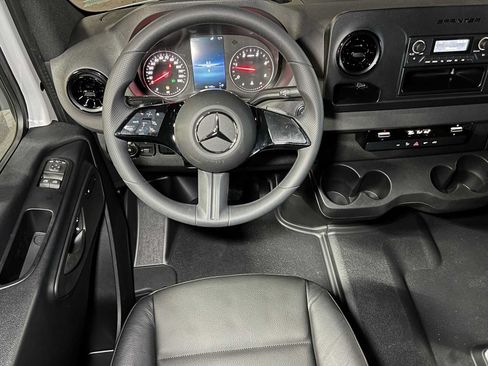 Used 2025 Mercedes-Benz Sprinter 2500 image 33