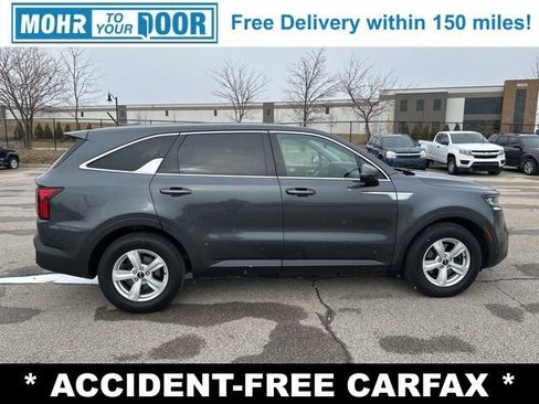 Used 2021 Kia Sorento LX image 4