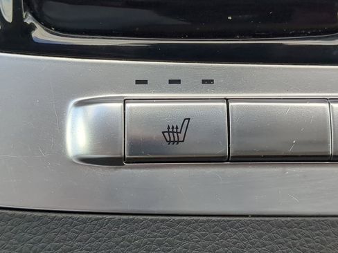 Used 2024 Kia Carnival EX image 24