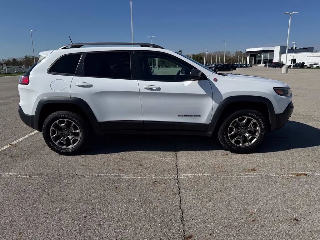 Used 2020 Jeep Cherokee Trailhawk w/ Cold Weather Group AWD/4WD image 8