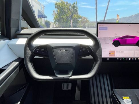 Used 2025 Tesla Cybertruck Cyberbeast AWD/4WD image 13