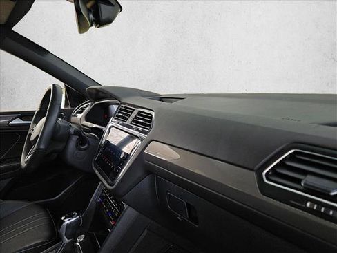 Used 2023 Volkswagen Tiguan SE R-Line image 25