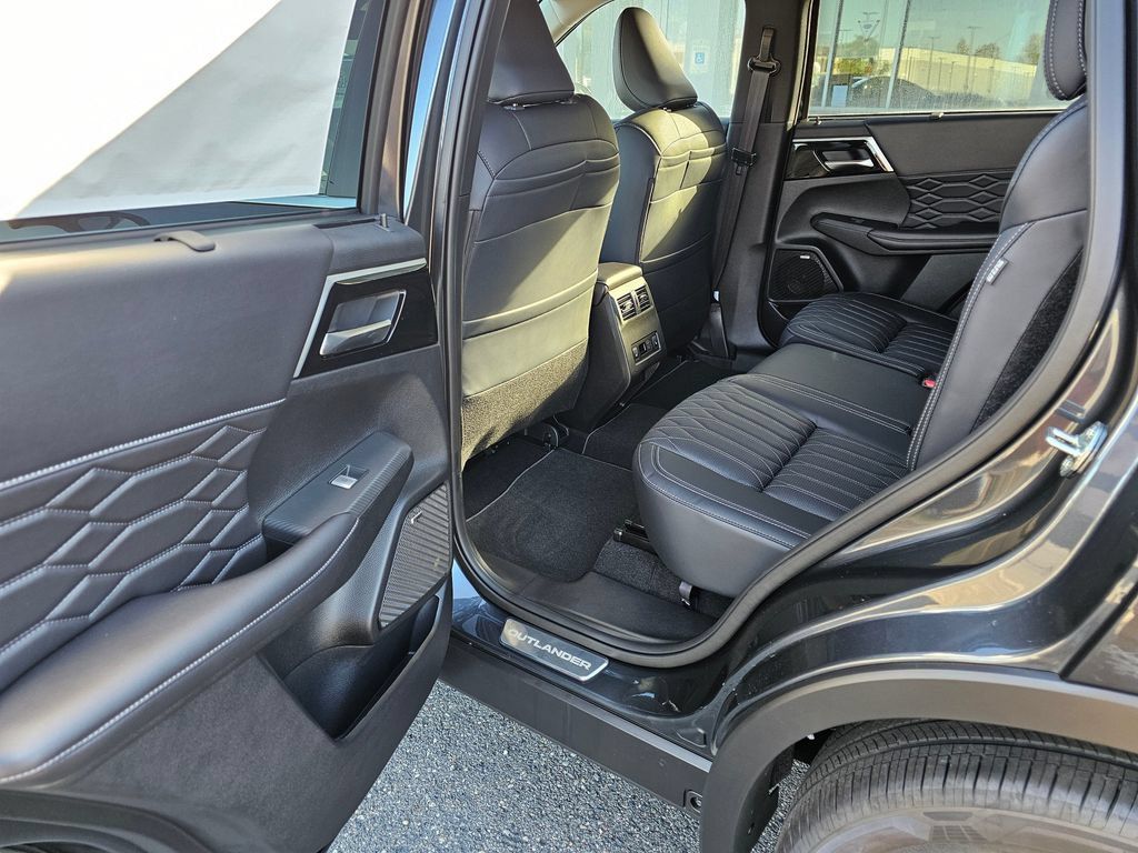 New 2026 Mitsubishi Outlander SEL AWD/4WD image 11