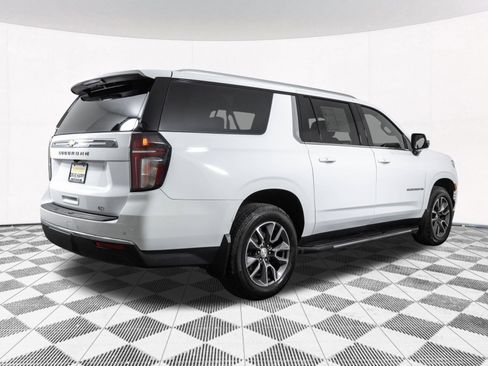 Used 2022 Chevrolet Suburban LT w/ Luxury Package AWD/4WD image 19